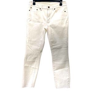 No label white pockets zipper button cut off bottoms inseam 23 1/2 inches